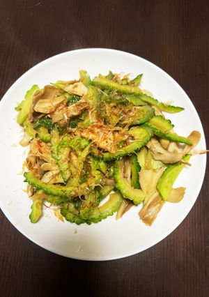 鰹出汁のゴーヤと舞茸の麺つゆバター-レシピのメイン写真