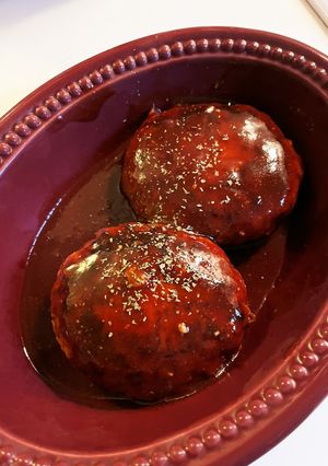 フルーティな赤ワインソースonハンバーグ-レシピのメイン写真