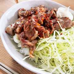 รูปของ 簡単めし。あぶり豚丼