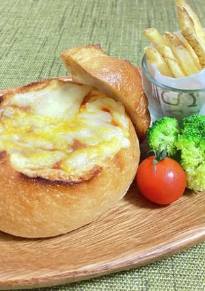 器も食べちゃう！丸ごとパンカレーグラタン-レシピのメイン写真