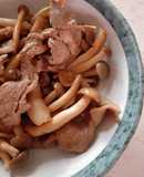 簡単★薄切り肉としめじのローズマリー炒め
