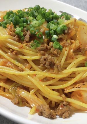 ひき肉とキムチの めんつゆバター パスタ-レシピのメイン写真