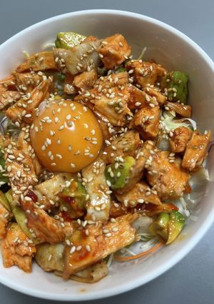 アボカドとサラダチキンのポキ風丼-レシピのメイン写真