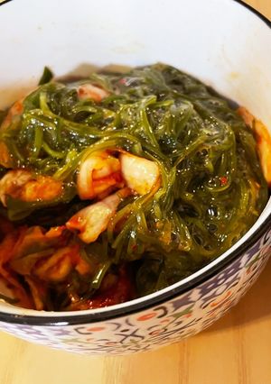 韓国風おつまみ☆キムチめかぶ-レシピのメイン写真