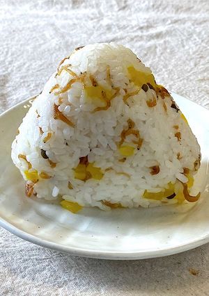 ザ和✨ちりめん山椒と沢庵のおにぎり-レシピのメイン写真