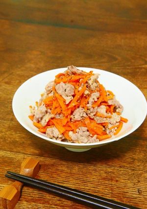 電子レンジで簡単★豚小間と人参の和え物-レシピのメイン写真