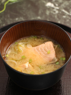 簡単!銀鮭と葱のお味噌汁 生姜風味-レシピのメイン写真