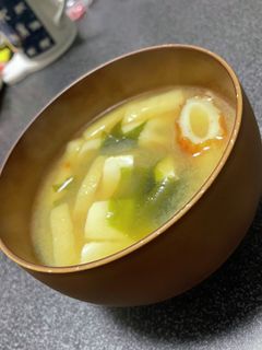 ちくわ入り✩.*˚豆腐とわかめの味噌汁-レシピのメイン写真