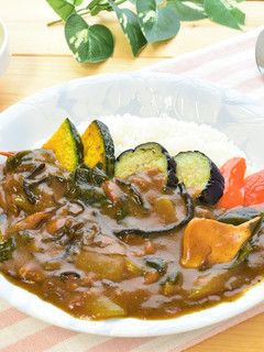 夏野菜と海藻の激辛トマトカレー-レシピのメイン写真