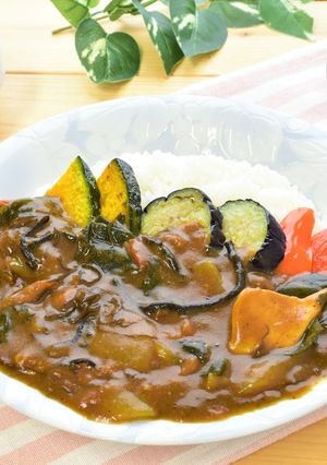 夏野菜と海藻の激辛トマトカレー-レシピのメイン写真