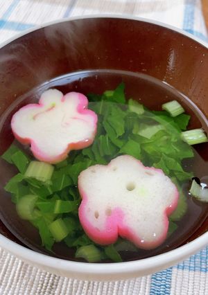 出汁が決めて!!小松菜とお麩のお吸い物-レシピのメイン写真