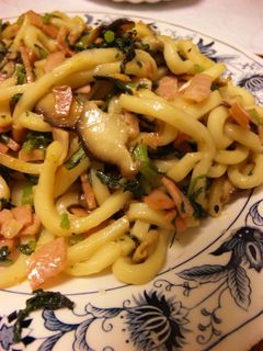 春菊とベーコンの焼きうどん-レシピのメイン写真
