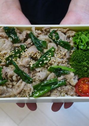 レンジで簡単♪ごま油香る★豚にら丼弁当-レシピのメイン写真