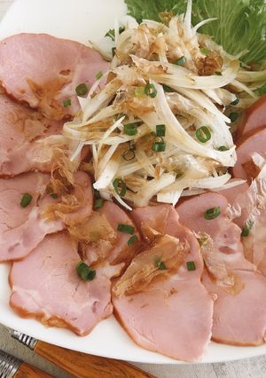 スモークハムと玉ねぎのサラダ-レシピのメイン写真