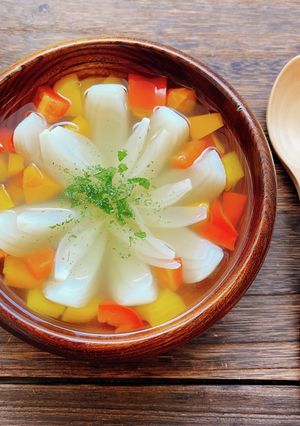 簡単で華やか！新玉ねぎとパプリカのスープ-レシピのメイン写真