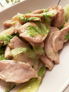 忙しい日に!鶏胸肉とレタスのにんにく炒め-レシピのメイン写真