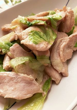 忙しい日に！鶏胸肉とレタスのにんにく炒め-レシピのメイン写真
