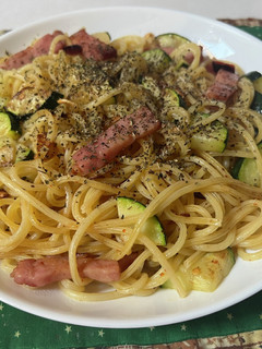 スパゲティ・ズッキーニのペペロンチーノ-レシピのメイン写真