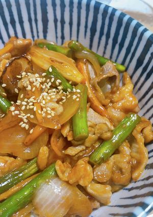 豚こまとにんにくの芽の韓国風コチュ炒め丼-レシピのメイン写真