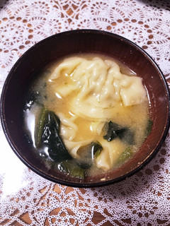 冷凍餃子de味噌ラーメン風味噌汁-レシピのメイン写真