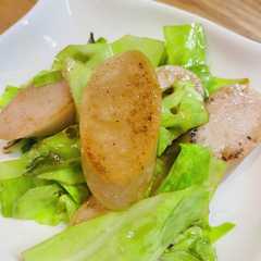 รูปของ キャベツとソーセージの炒め物♪