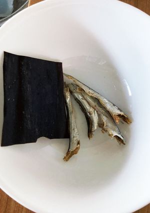 30分|昆布と煮干しのだしの取り方-レシピのメイン写真