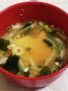 “お豆腐ド~ン玉ねぎワカメ味噌汁”-レシピのメイン写真