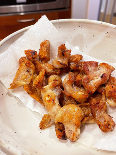 最高のおつまみ鶏皮カリカリ-レシピのメイン写真