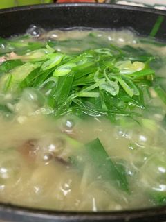 鶏手羽元とネギの韓国風スープ-レシピのメイン写真