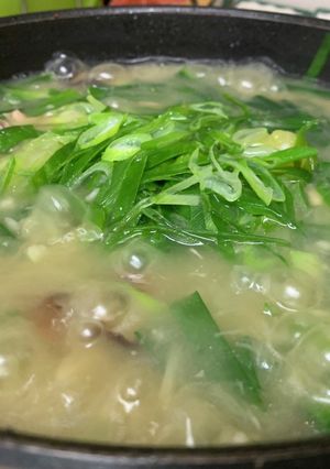 鶏手羽元とネギの韓国風スープ-レシピのメイン写真