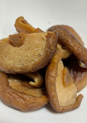 出汁じゅわ!簡単おいしい干し椎茸の甘辛煮-レシピのメイン写真