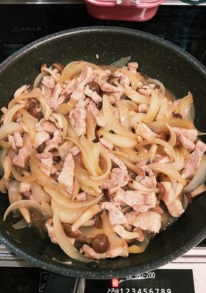 ※豚ロース 玉葱 しめじ の炒め物-レシピのメイン写真