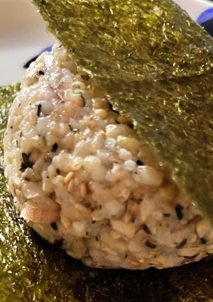 玄米おにぎり✨みょうが！ごま！海苔包み！-レシピのメイン写真