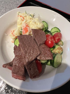 かんたんステーキ ポテサラトッピング-レシピのメイン写真