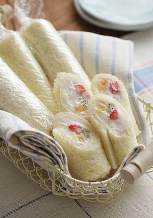北海道クリームチーズ＆いちごロールサンド-レシピのメイン写真