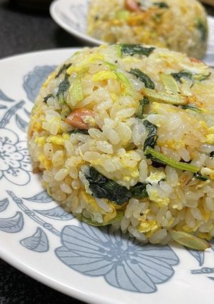休日ランチに✩.*˚小松菜チャーハン-レシピのメイン写真