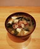 みょうが香る豆腐とわかめの味噌汁