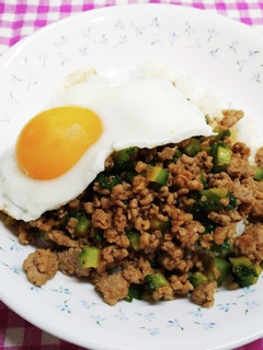 ゴーヤ、豚ひき、大豆ミートの簡単そぼろ丼-レシピのメイン写真