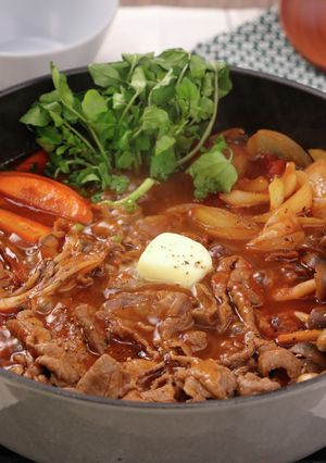 コクうま☆牛肉と野菜のデミグラすき焼き-レシピのメイン写真