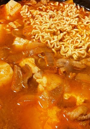 豆腐と豚バラのピリ辛サリ麺鍋-レシピのメイン写真