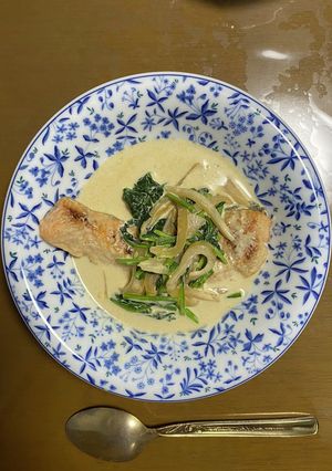 晩御飯にピッタリな鮭の味噌クリーム煮-レシピのメイン写真