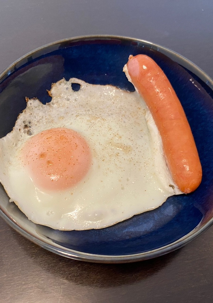 目玉焼きとソーセージの同時焼き-レシピのメイン写真