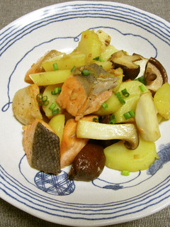 鮭、じゃがいも、きのこの麺つゆソテー-レシピのメイン写真