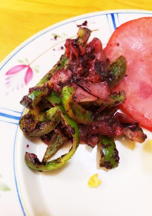 ピーマンと玉ねぎの梅肉炒め-レシピのメイン写真
