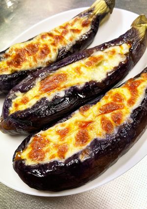 丸ごと長なすボート。肉辛味噌詰めてます。-レシピのメイン写真