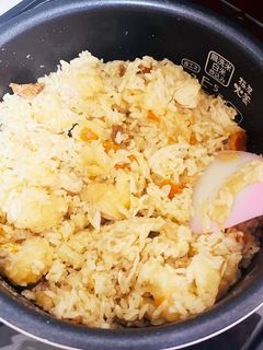 炊き込みご飯に唐揚げin♡-レシピのメイン写真