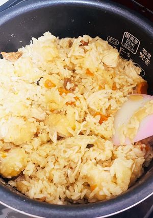 炊き込みご飯に唐揚げin♡-レシピのメイン写真