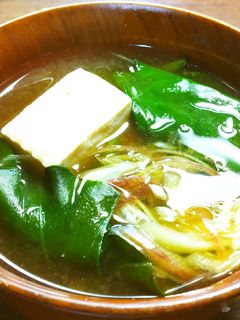 豆腐とオカワカメのお味噌汁-レシピのメイン写真