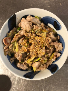 手が止まらない!!豚ネギ塩丼-レシピのメイン写真