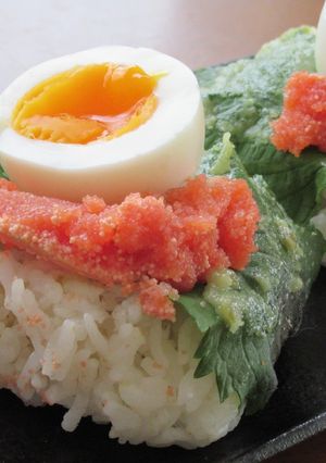 【 半熟茹で卵×焼きたらこおにぎり 〗-レシピのメイン写真